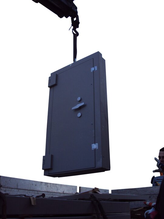Wertheim_Vault_installing.jpg