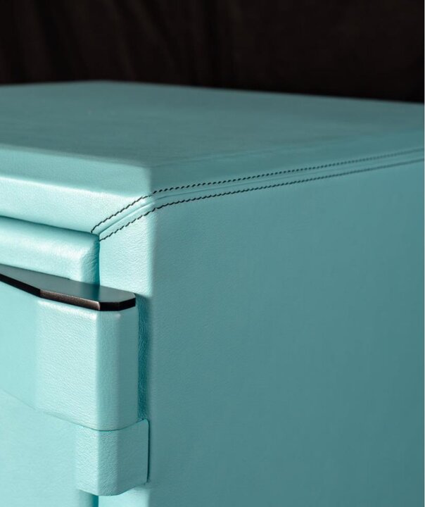 excelsior-detail-leder-turquoise.jpg